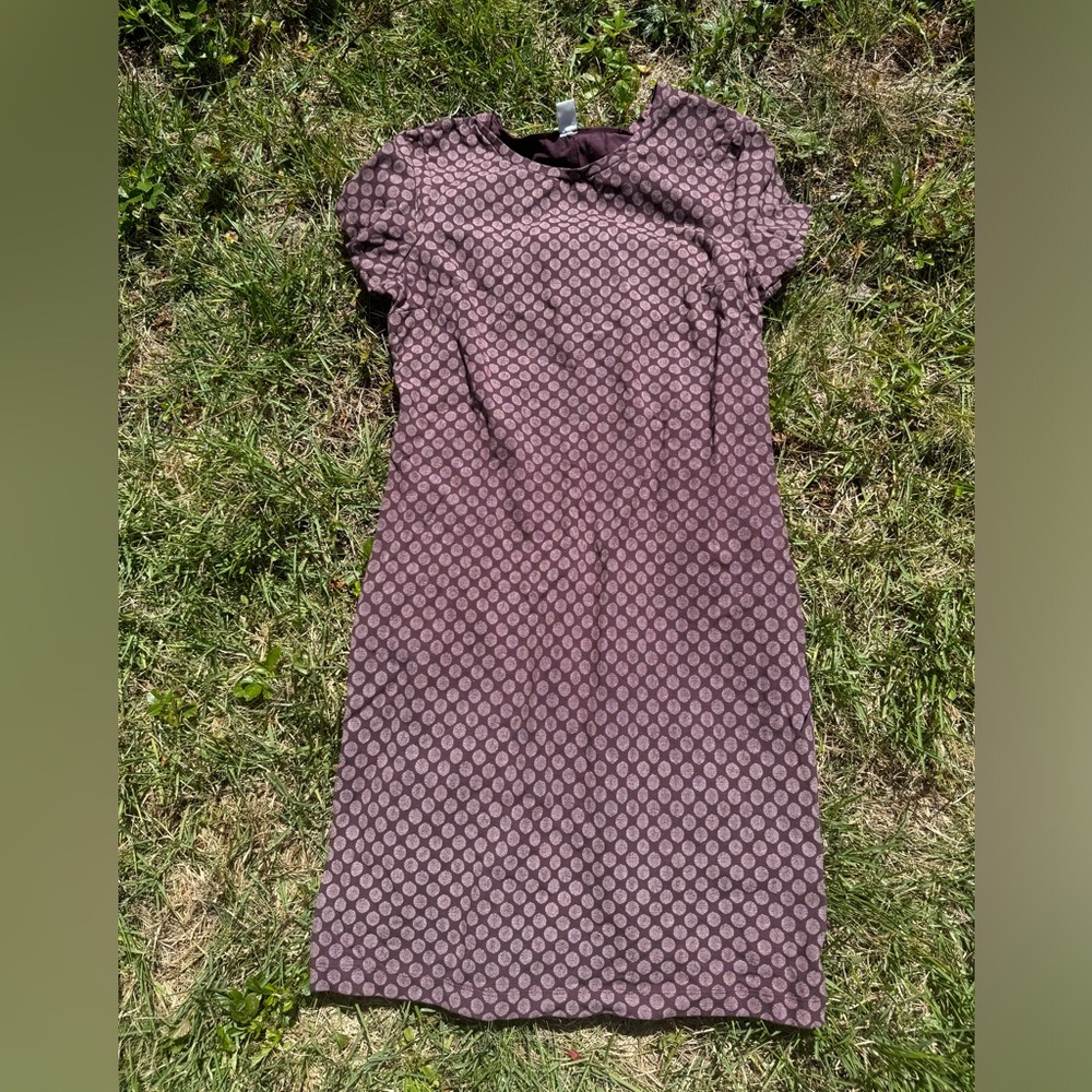Fig-colored knee-length form-fitting dress